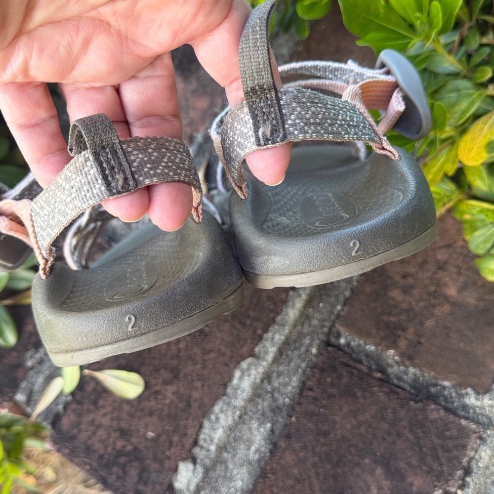Chacos Gray and Pink Strappy Sandals Kids Size 2 - Picture 5 of 7